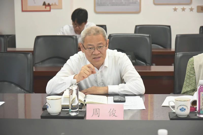 【快訊】江蘇省工商聯(lián)黨組成員、副主席李曉林一行蒞臨集團公司調研并召開(kāi)法律服務(wù)情況調研座談會(huì )